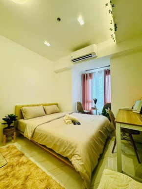BOHEMIAN UNIT with WIFI & POOL AT VICTORIA SPORTS TOWER QC